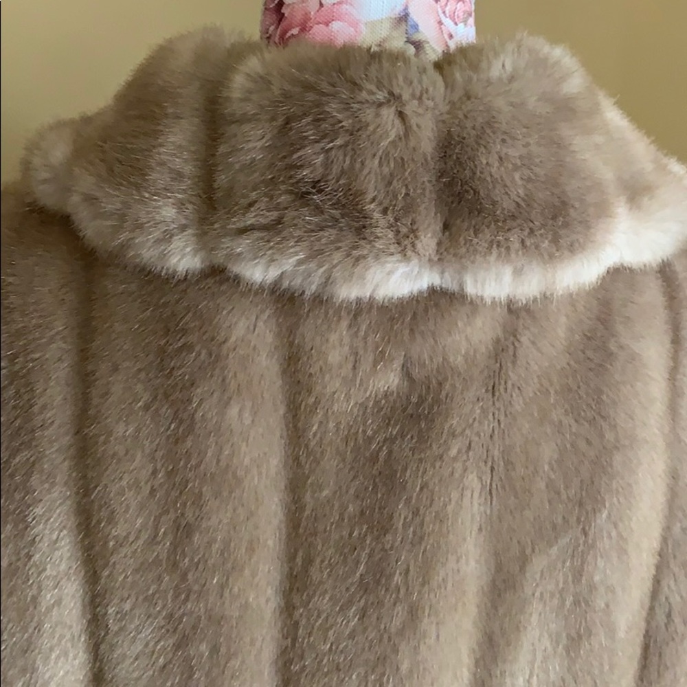 Amazing Vintage Faux Fur Coat - Picture 5 of 12